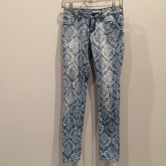 Forever21 Skinny Jeans with White “Floral” Design - Picture 4 of 8